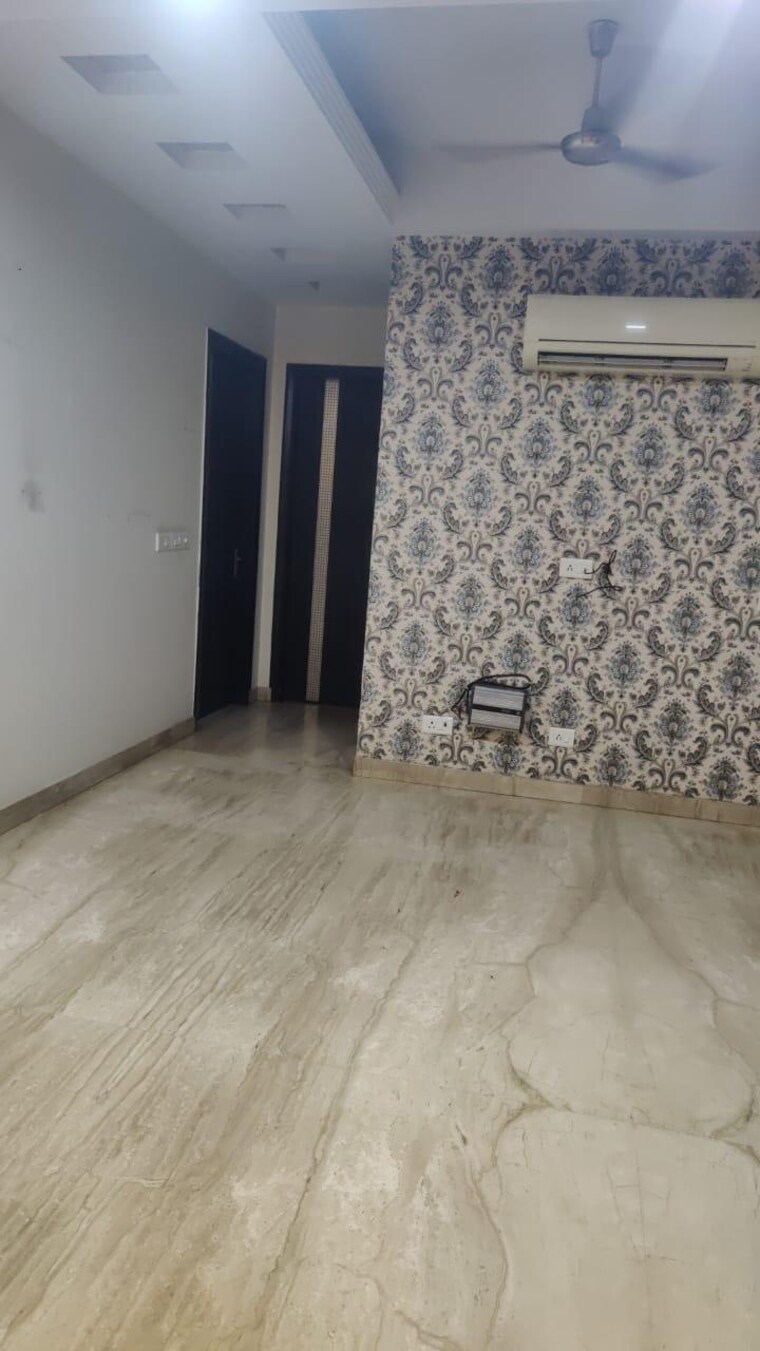 Room, sector 57 3 Bedroom 2800 Sq.Ft. Builder Floor In Sector 57 Gurgaon 9420110