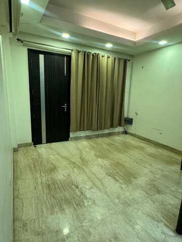 Room in 3 BHK Builder Floor at Sector 57 – for Rent