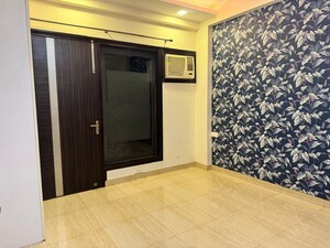 Room in 3 BHK Builder Floor at Sector 57 – for Rent