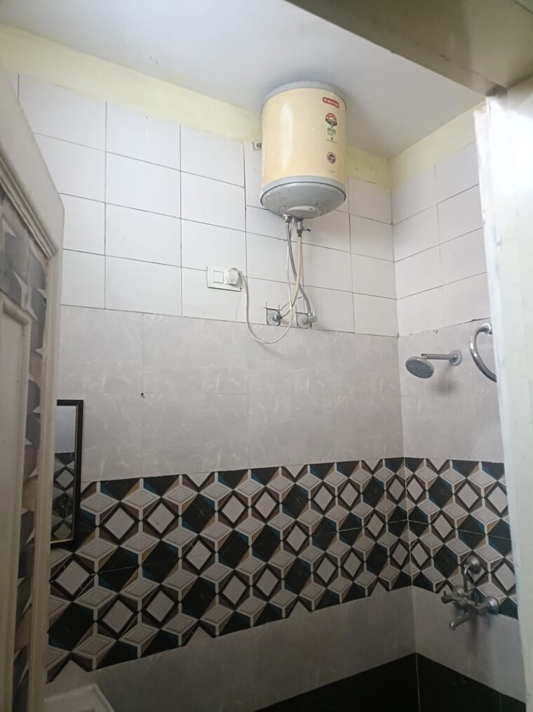 Bathroom, kharar mohali road 1 Bedroom 640 Sq.Ft. Apartment In Kharar Mohali Road Kharar 9420087