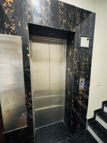 Lift in 2 BHK Independent House at Sector 51 – for Rent