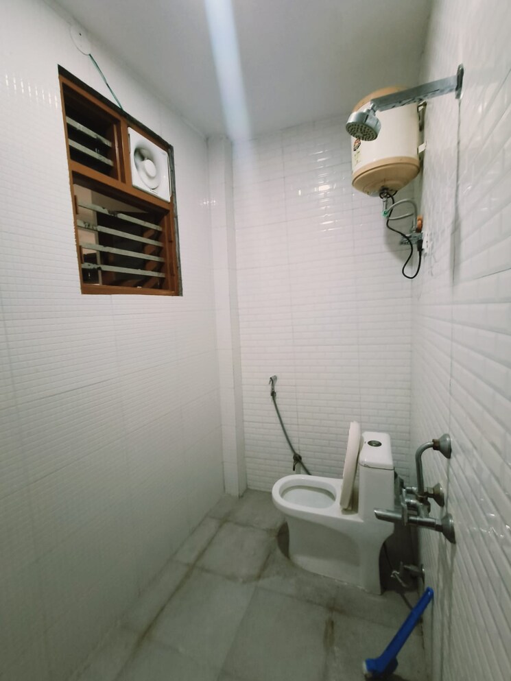 Bathroom, saket 2.5 Bedroom 850 Sq.Ft. Builder Floor In Saket Delhi 9420124