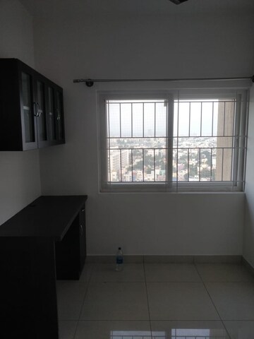 Room in 3 BHK Apartment at Prestige Gulmohar, Horamavu – for Rent