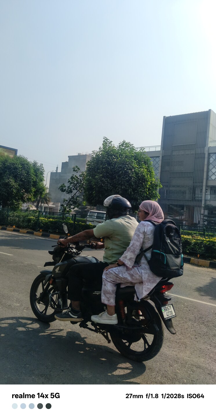  Parking, bptp-district-walk Commercial Office Space 1200 Sq.Ft. In Sector 81 Faridabad 9420166