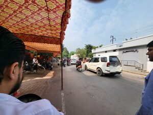  Shop For Rent in Aliganj