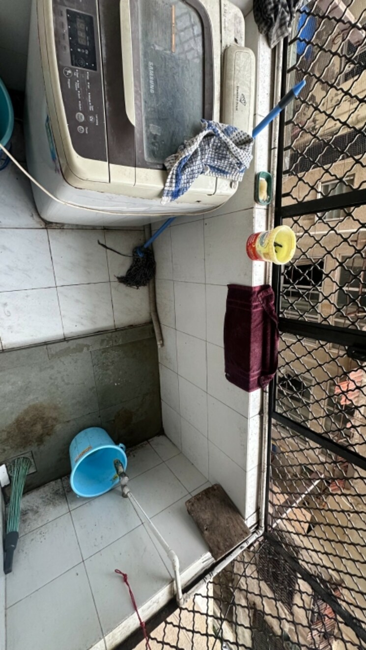 Bathroom, veer-elegance 3 Bedroom 1400 Sq.Ft. Apartment In Ambawadi Ahmedabad 9420285