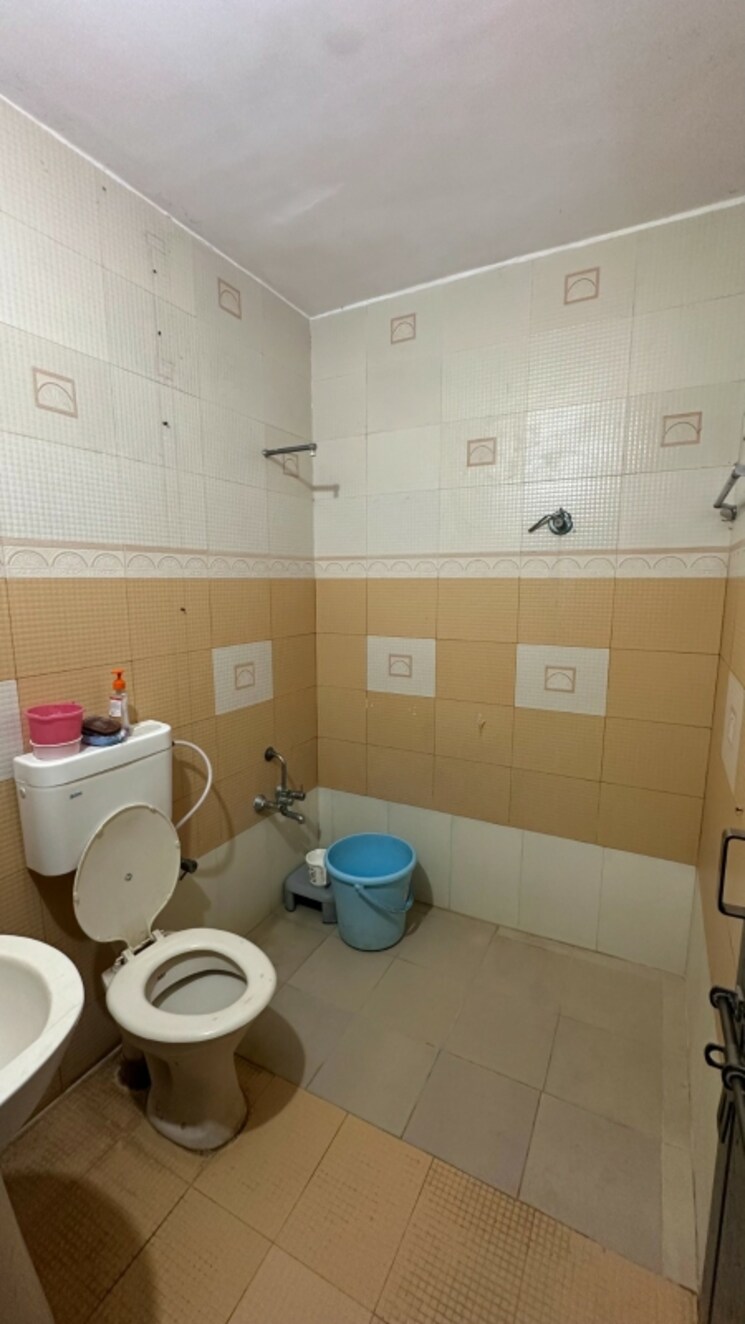 Bathroom, veer-elegance 3 Bedroom 1400 Sq.Ft. Apartment In Ambawadi Ahmedabad 9420285