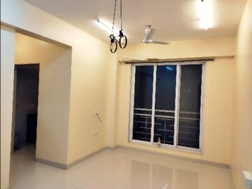 Room in 2 BHK Apartment at Eskay Itus Apartment, Andheri West – for Rent