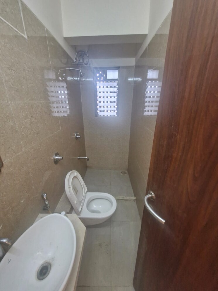 Bathroom, hk-orchid-residences 2 Bedroom 651 Sq.Ft. Apartment In Andheri West Mumbai 9420268