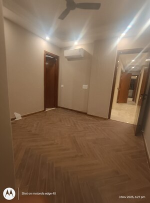 Furnished Amenities in 3 BHK Builder Floor at Boutique Residential Apartments E-335, East Of Kailash – for Sale