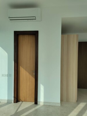 2 BHK Apartment For Rent in Indiabulls Blu, Worli