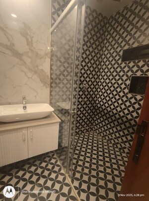 Attached Bathroom in 3 BHK Builder Floor at Boutique Residential Apartments E-335, East Of Kailash – for Sale