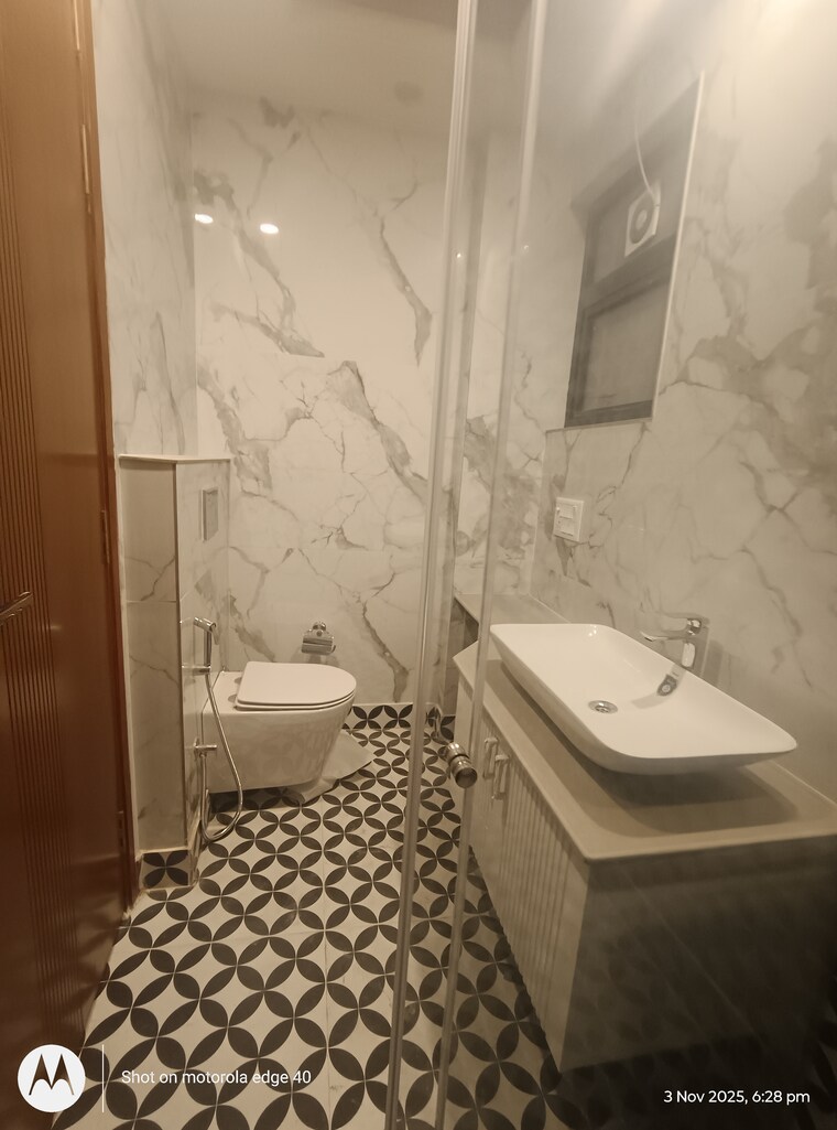 Bathroom, boutique-residential-apartments-e-335 3 Bedroom 200 Sq.Yd. Builder Floor In East Of Kailash Delhi 9420327