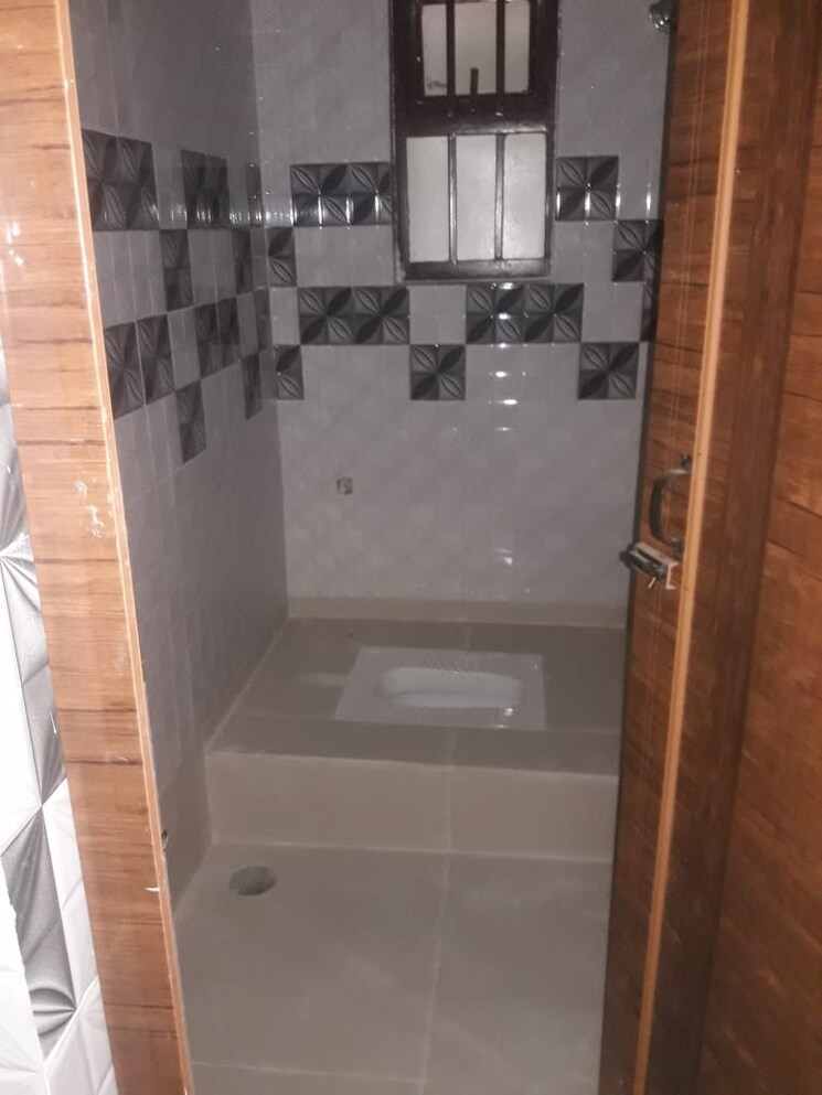 Bathroom, hakim para 2 Bedroom 800 Sq.Ft. Apartment In Hakim Para Siliguri 9420288