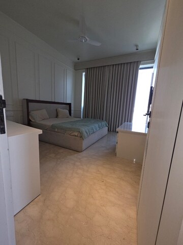 Bedroom in 4 BHK Builder Floor at DLF Royale Residences, Dlf Phase I – for Rent