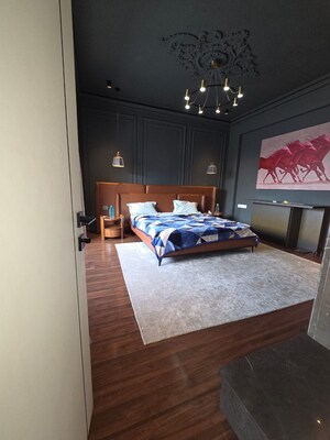 Bedroom in 4 BHK Builder Floor at DLF Royale Residences, Dlf Phase I – for Rent