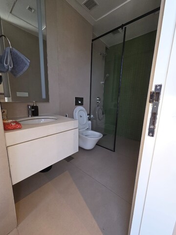 Attached Bathroom in 4 BHK Builder Floor at DLF Royale Residences, Dlf Phase I – for Rent