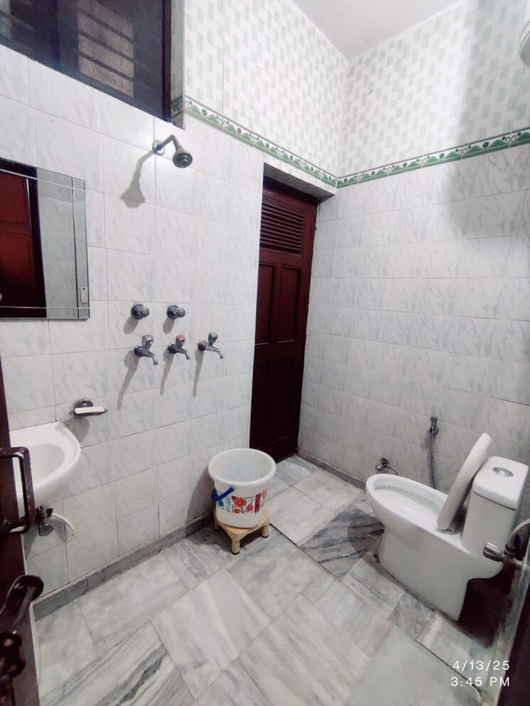 Bathroom, sector 15 2 Bedroom 1500 Sq.Ft. Builder Floor In Sector 15 Gurgaon 9420322