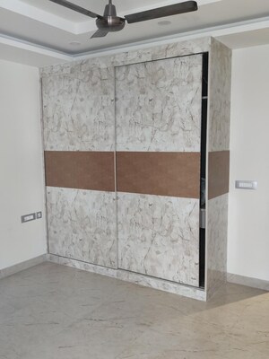 Room in 3 BHK Builder Floor at Sushant Vyapaar Kendra, Sector 43 – for Rent