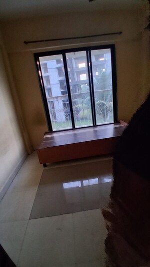 Room in 2 BHK Apartment at Airoli Sector 20 – for Rent