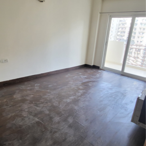 Room in 2.5 BHK Apartment at Mahagun Moderne, Sector 78 – for Rent