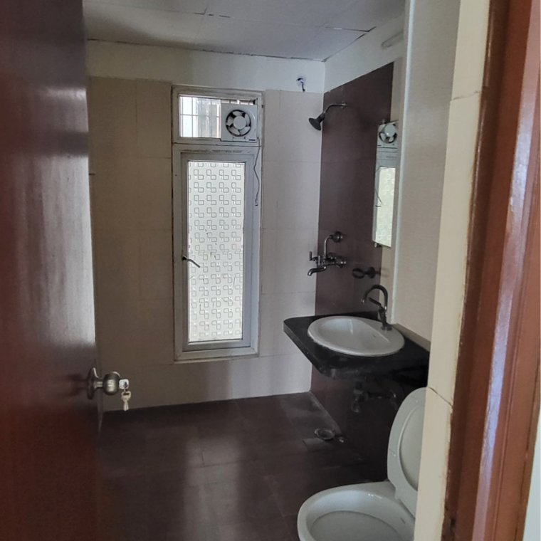 Bathroom, mahagun-moderne 2.5 Bedroom 1250 Sq.Ft. Apartment In Sector 78 Noida 9420365