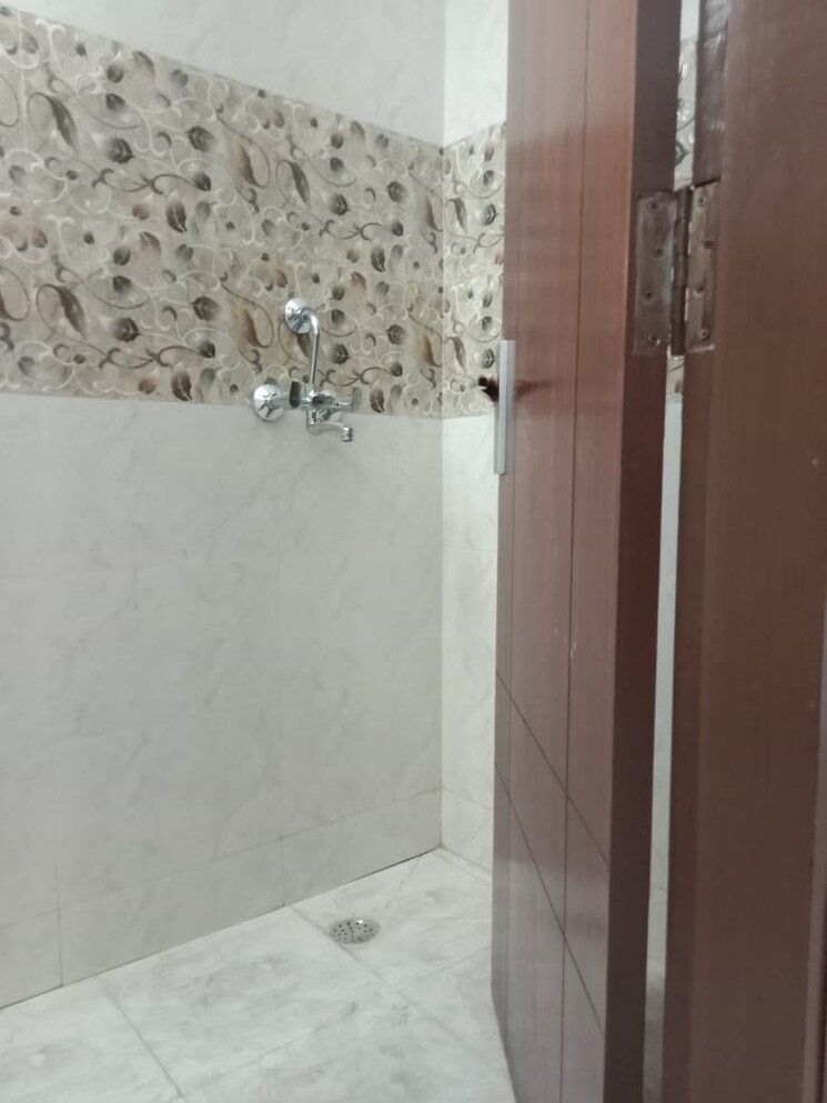 Bathroom, saket 2 Bedroom 840 Sq.Ft. Builder Floor In Saket Delhi 9420386