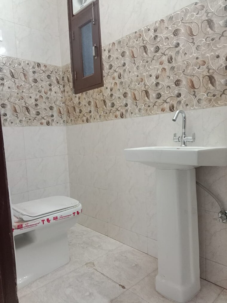 Bathroom, saket 2 Bedroom 840 Sq.Ft. Builder Floor In Saket Delhi 9420386