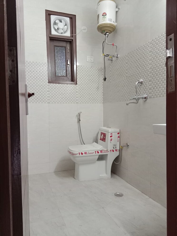 Bathroom, saket 2 Bedroom 840 Sq.Ft. Builder Floor In Saket Delhi 9420386