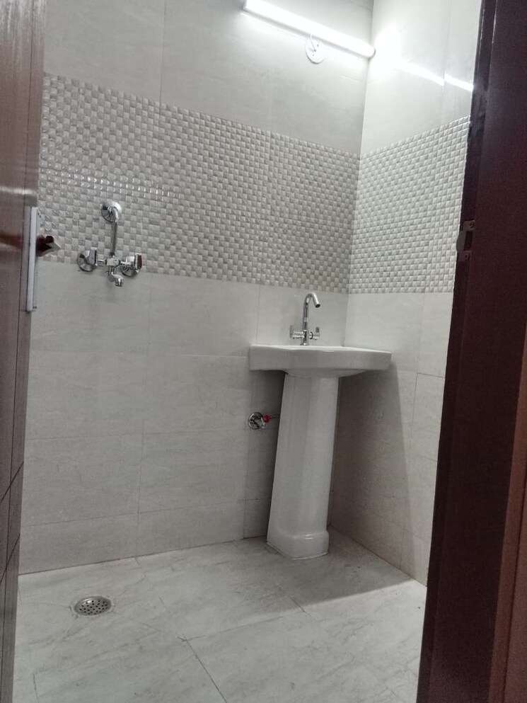 Bathroom, saket 2 Bedroom 840 Sq.Ft. Builder Floor In Saket Delhi 9420386