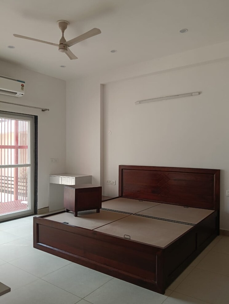 Bedroom, sector 14 2 Bedroom 1400 Sq.Ft. Builder Floor In Sector 14 Gurgaon 9420400
