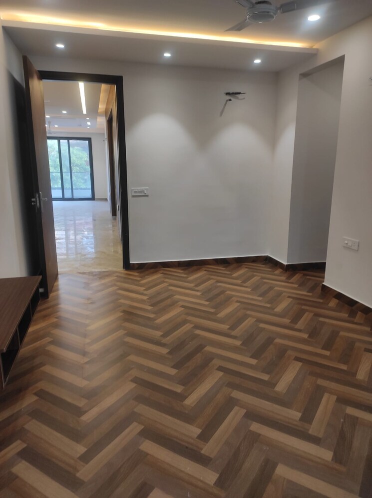 Room, ss-mayfield-gardens 4 Bedroom 2400 Sq.Ft. Builder Floor In Sector 51 Gurgaon 9420425