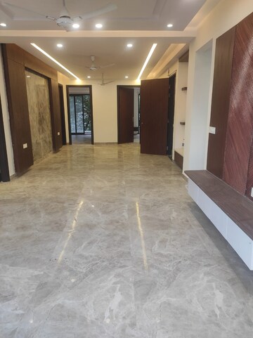Room in 4 BHK Builder Floor at SS Mayfield Gardens, Sector 51 – for Rent
