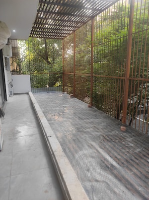 Balcony in 4 BHK Builder Floor at SS Mayfield Gardens, Sector 51 – for Rent