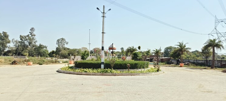 Garden, vrindavan  100 Sq.Yd. Plot In Vrindavan Mathura 9420422