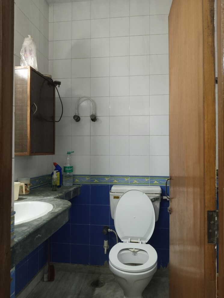 Bathroom, ashoka-enclave-faridabad 2 Bedroom 1400 Sq.Ft. Builder Floor In Sector 34 Faridabad 9420432