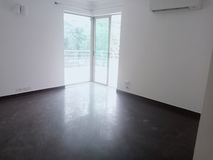 Room in 3.5 BHK Apartment at Parsvnath Exotica, Sector 53 – for Rent