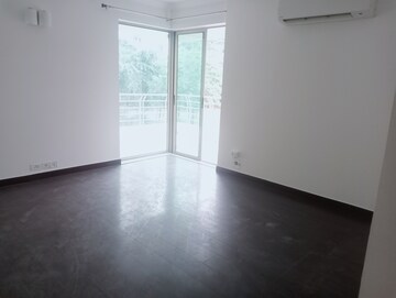 Room in 3.5 BHK Apartment at Parsvnath Exotica, Sector 53 – for Rent