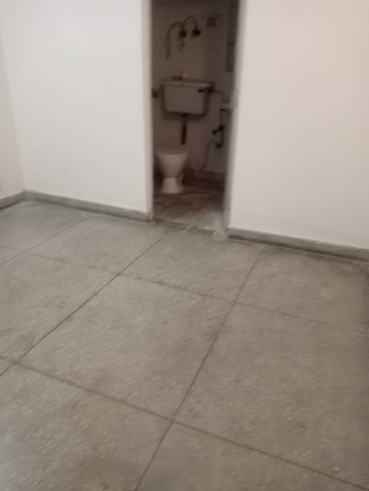 Room, mayur vihar 1.5 Bedroom 750 Sq.Ft. Apartment In Mayur Vihar Delhi 9420487