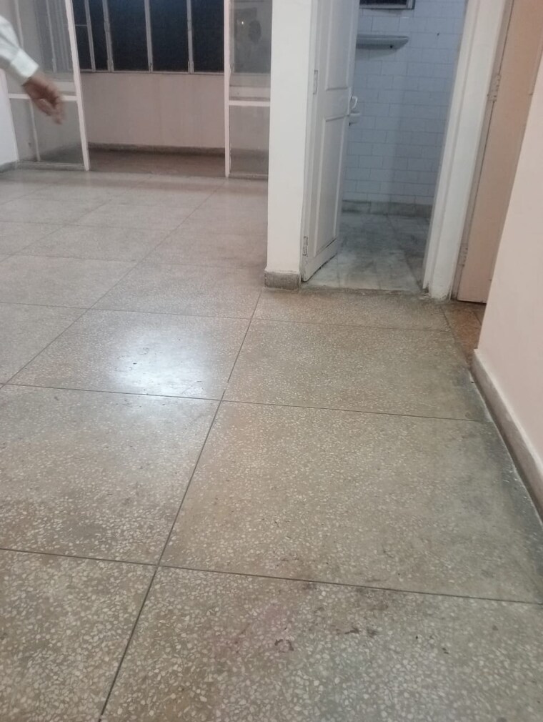 Room, mayur vihar 1.5 Bedroom 750 Sq.Ft. Apartment In Mayur Vihar Delhi 9420487