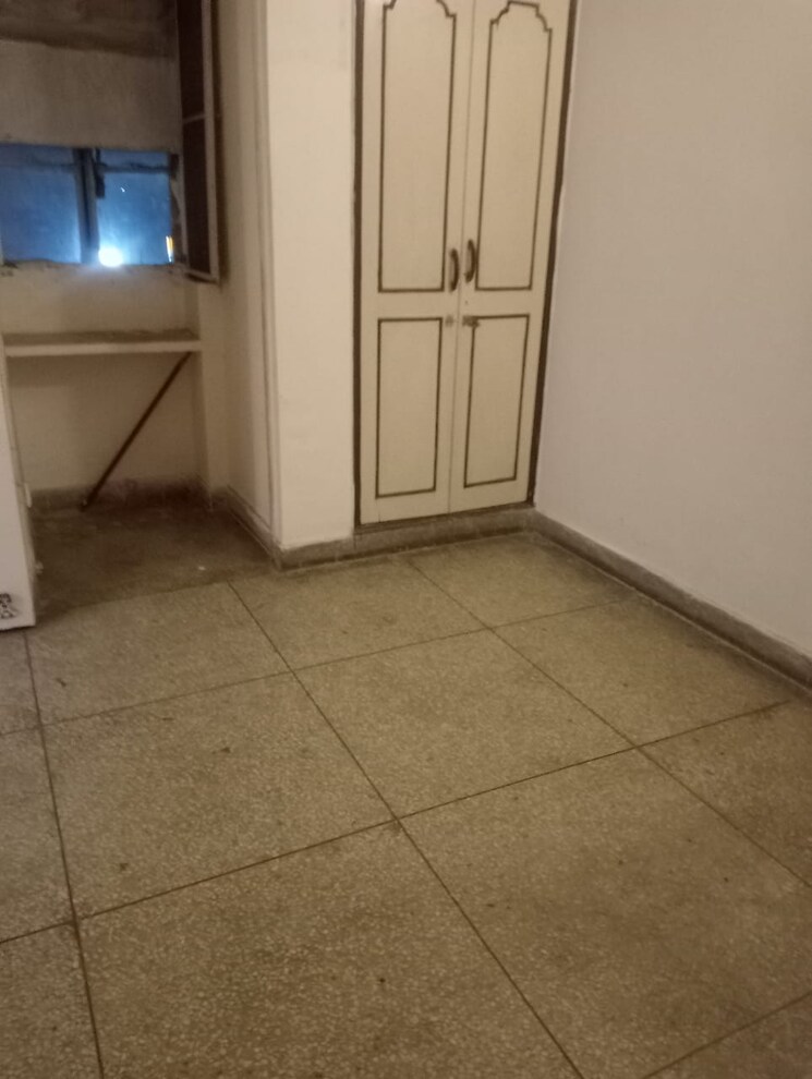 Room, mayur vihar 1.5 Bedroom 750 Sq.Ft. Apartment In Mayur Vihar Delhi 9420487