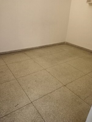 Room in 1.5 BHK Apartment at Mayur Vihar – for Rent