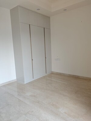 Room in 3 BHK Builder Floor at Chittaranjan Park – for Rent