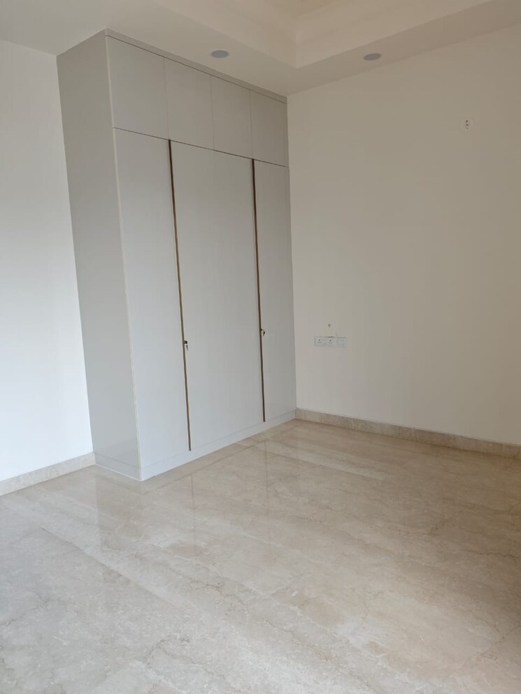 Room, chittaranjan park 3 Bedroom 233 Sq.Yd. Builder Floor In Chittaranjan Park Delhi 9420495