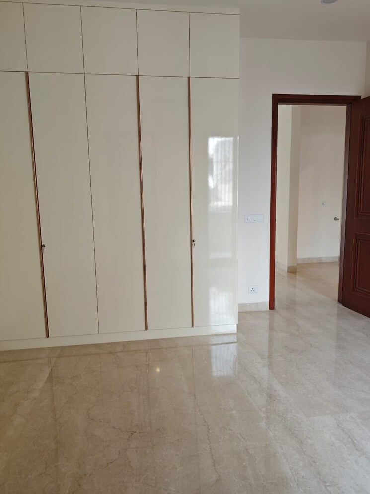 Room, chittaranjan park 3 Bedroom 233 Sq.Yd. Builder Floor In Chittaranjan Park Delhi 9420495