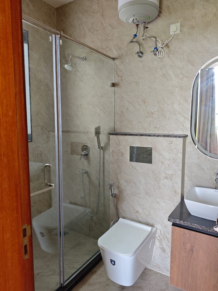 Bathroom, chittaranjan park 3 Bedroom 233 Sq.Yd. Builder Floor In Chittaranjan Park Delhi 9420495