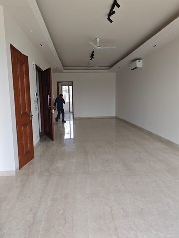 Room in 3 BHK Builder Floor at Chittaranjan Park – for Rent