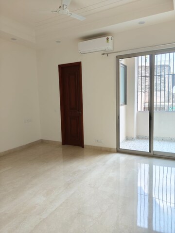 Room in 3 BHK Builder Floor at Chittaranjan Park – for Rent