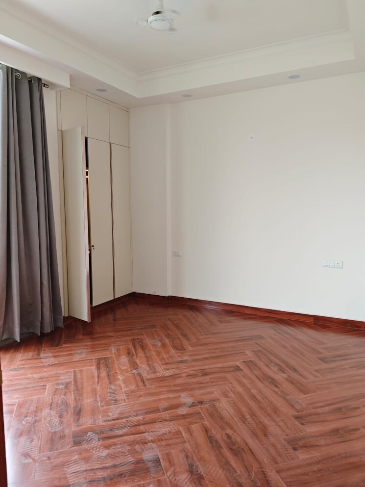 Room, chittaranjan park 3 Bedroom 233 Sq.Yd. Builder Floor In Chittaranjan Park Delhi 9420495