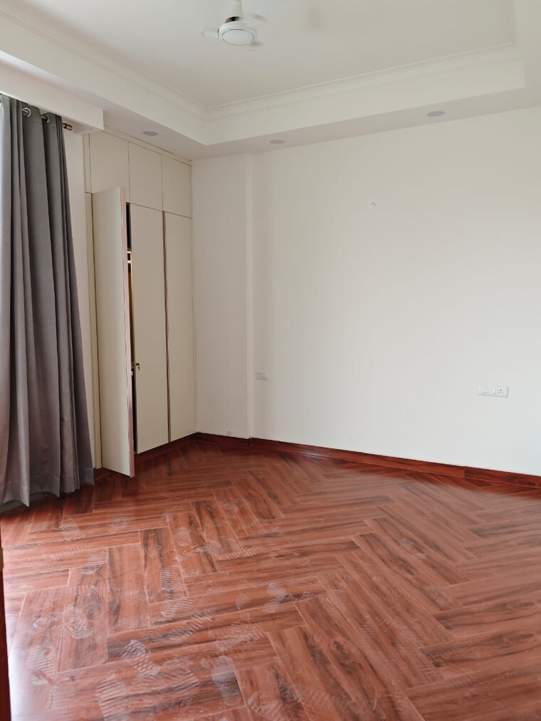 Room, chittaranjan park 3 Bedroom 233 Sq.Yd. Builder Floor In Chittaranjan Park Delhi 9420495